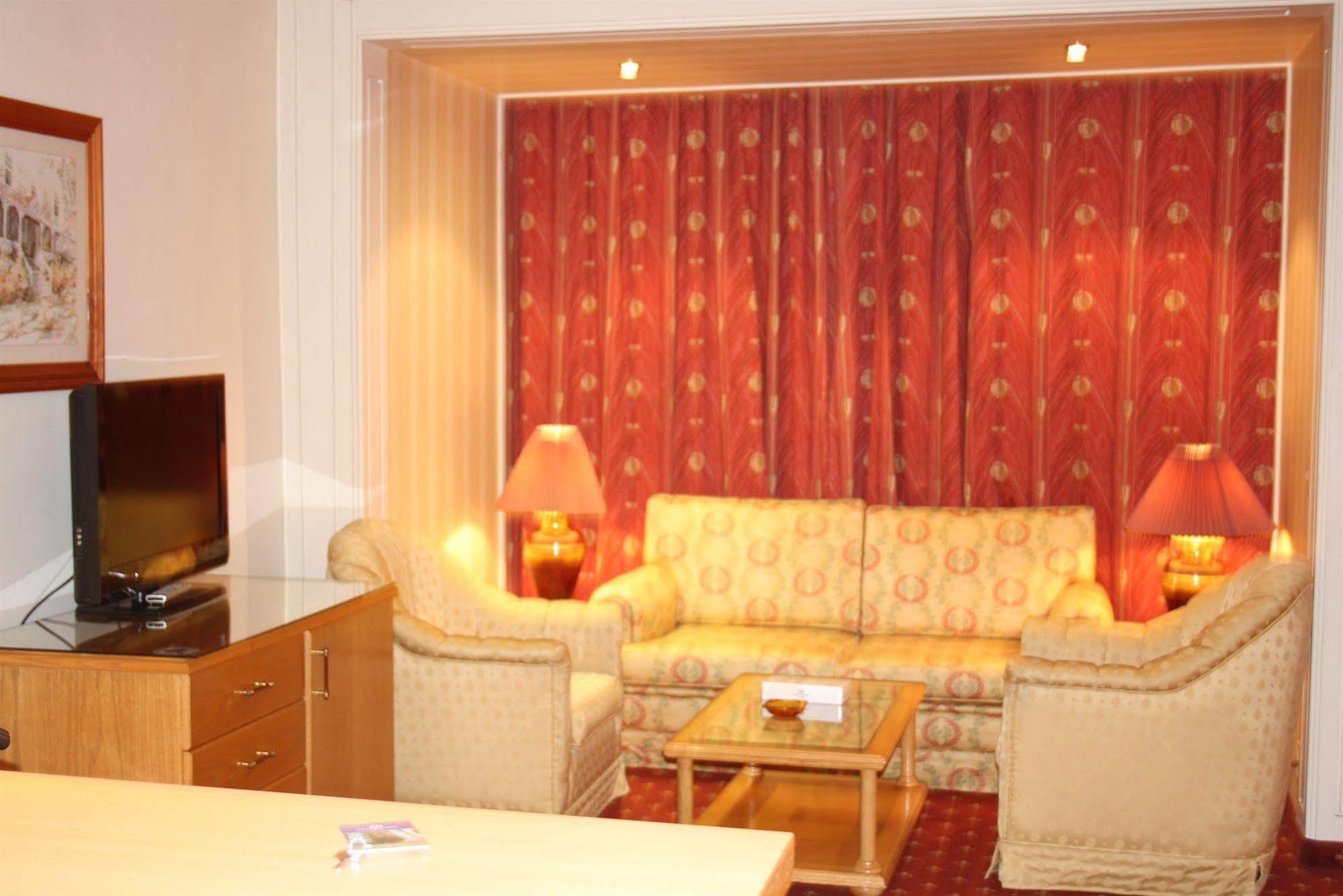 Grand Hotel Beiroet Buitenkant foto