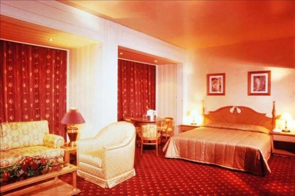 Grand Hotel Beiroet Buitenkant foto